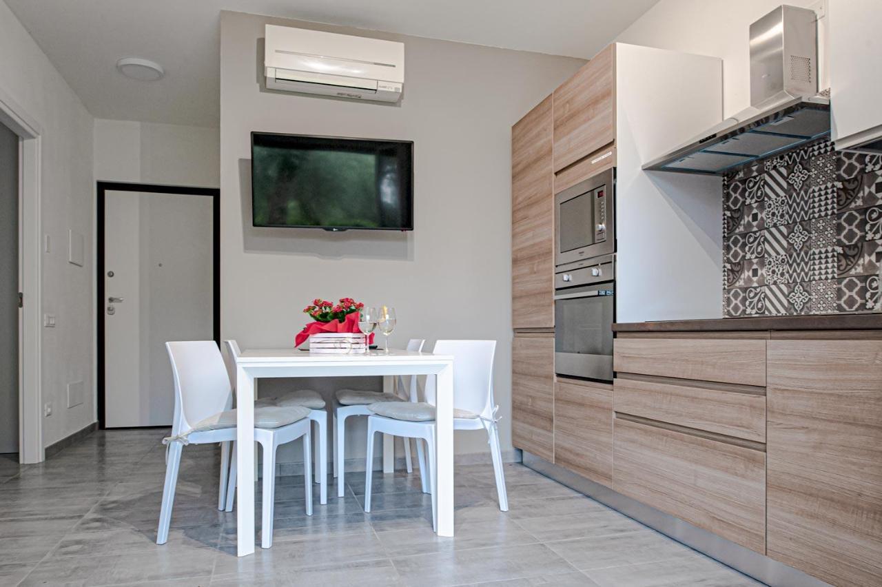 דירות מאלצ'סינה Casa Simone מראה חיצוני תמונה