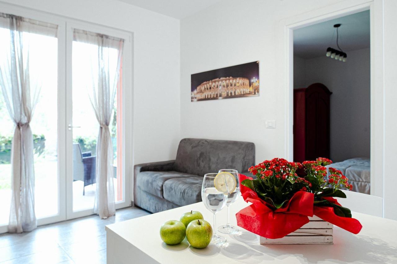 דירות מאלצ'סינה Casa Simone מראה חיצוני תמונה